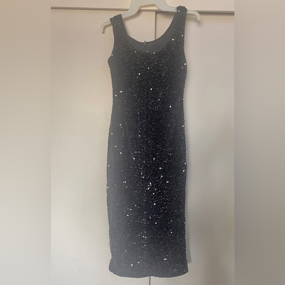 Basic sequence black dress